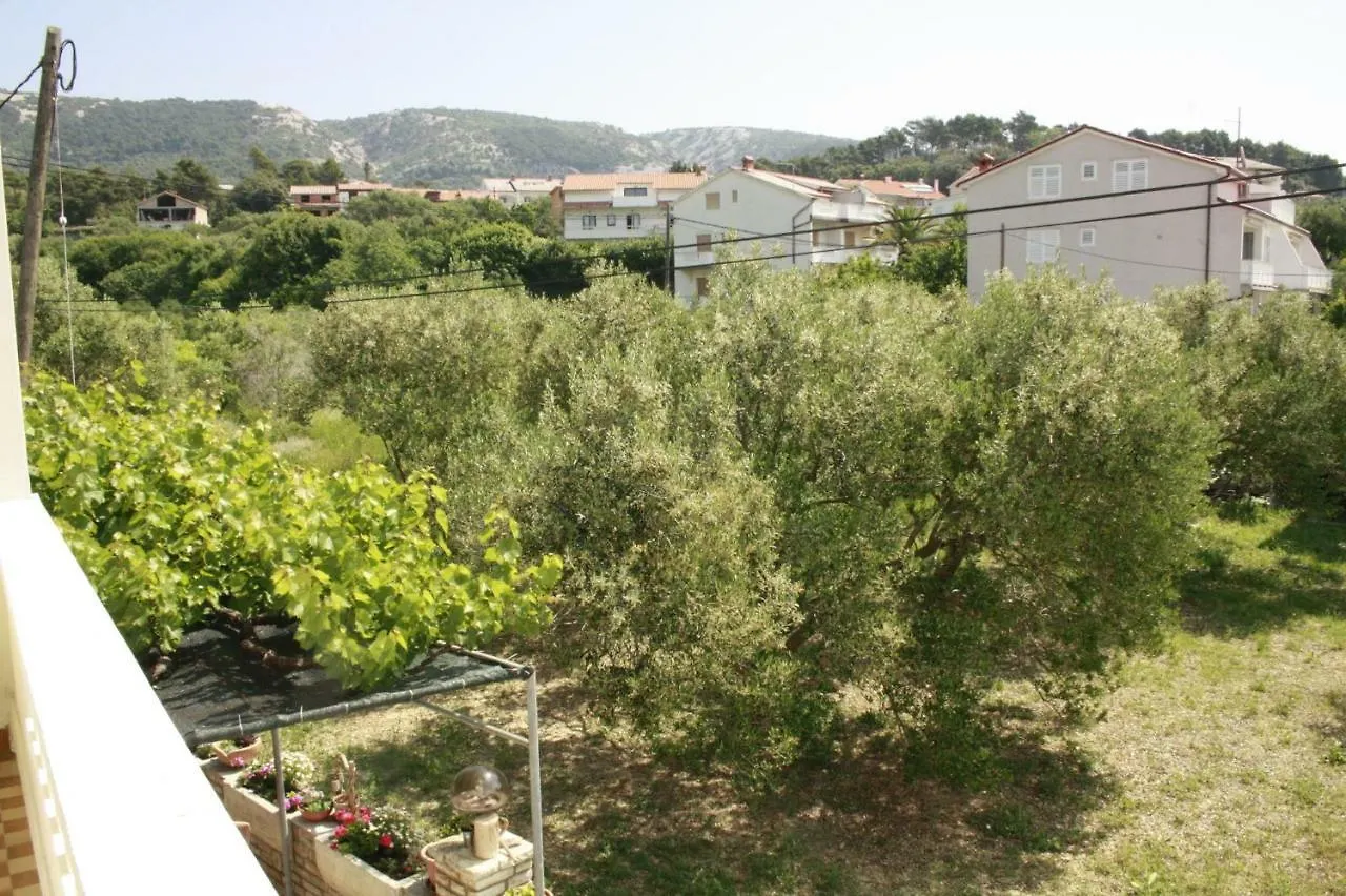 Banjol Guesthouse Matusan'S Place בית הארחה