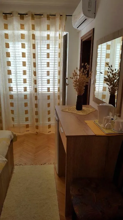 Banjol Guesthouse Matusan'S Place בית הארחה